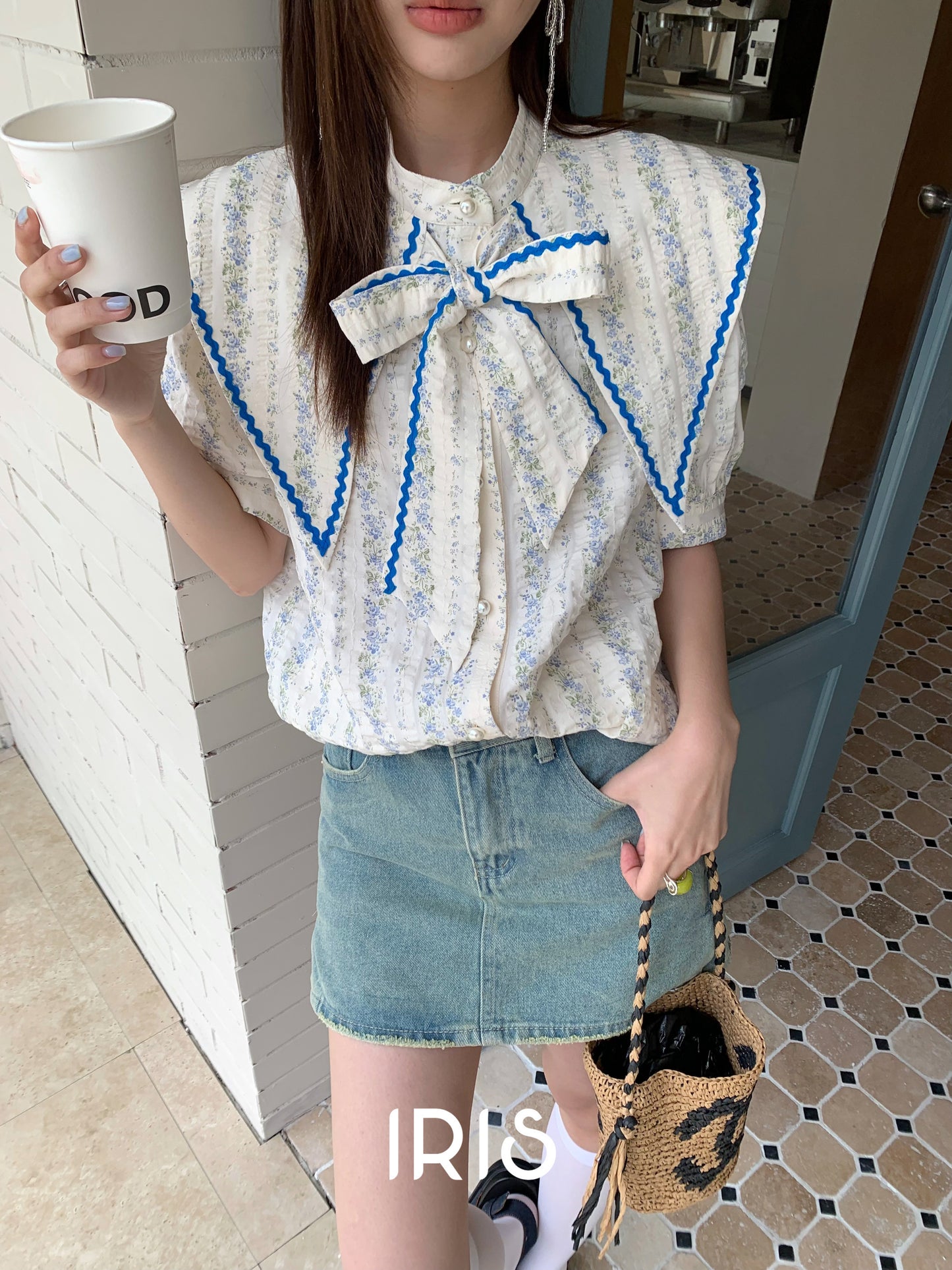 Lace Bow Collar Blouse – Vintage Large-Collar Top with Blue Trim