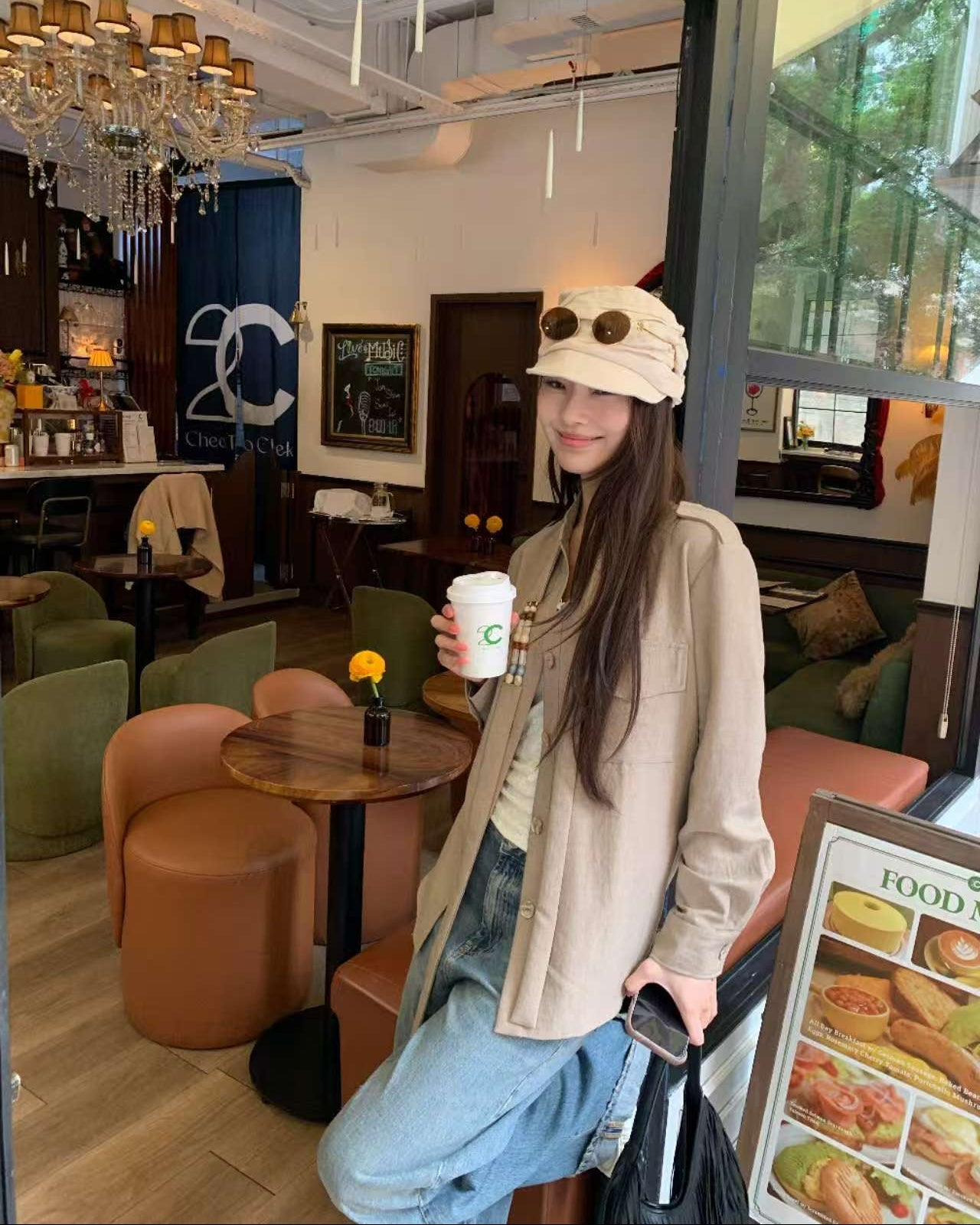 Vacation in HK |Sweet Girl Lace Base Layer Top & Soft cream layering shirt