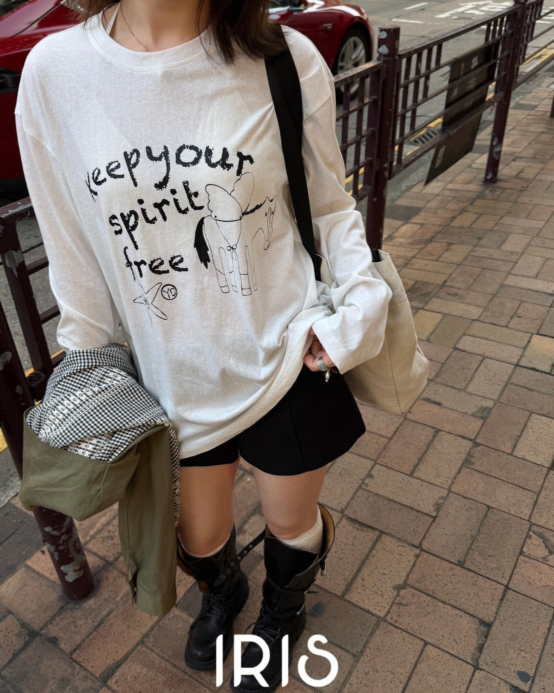 Vacation in HK | Graphic Lettering Long-Sleeve Tee