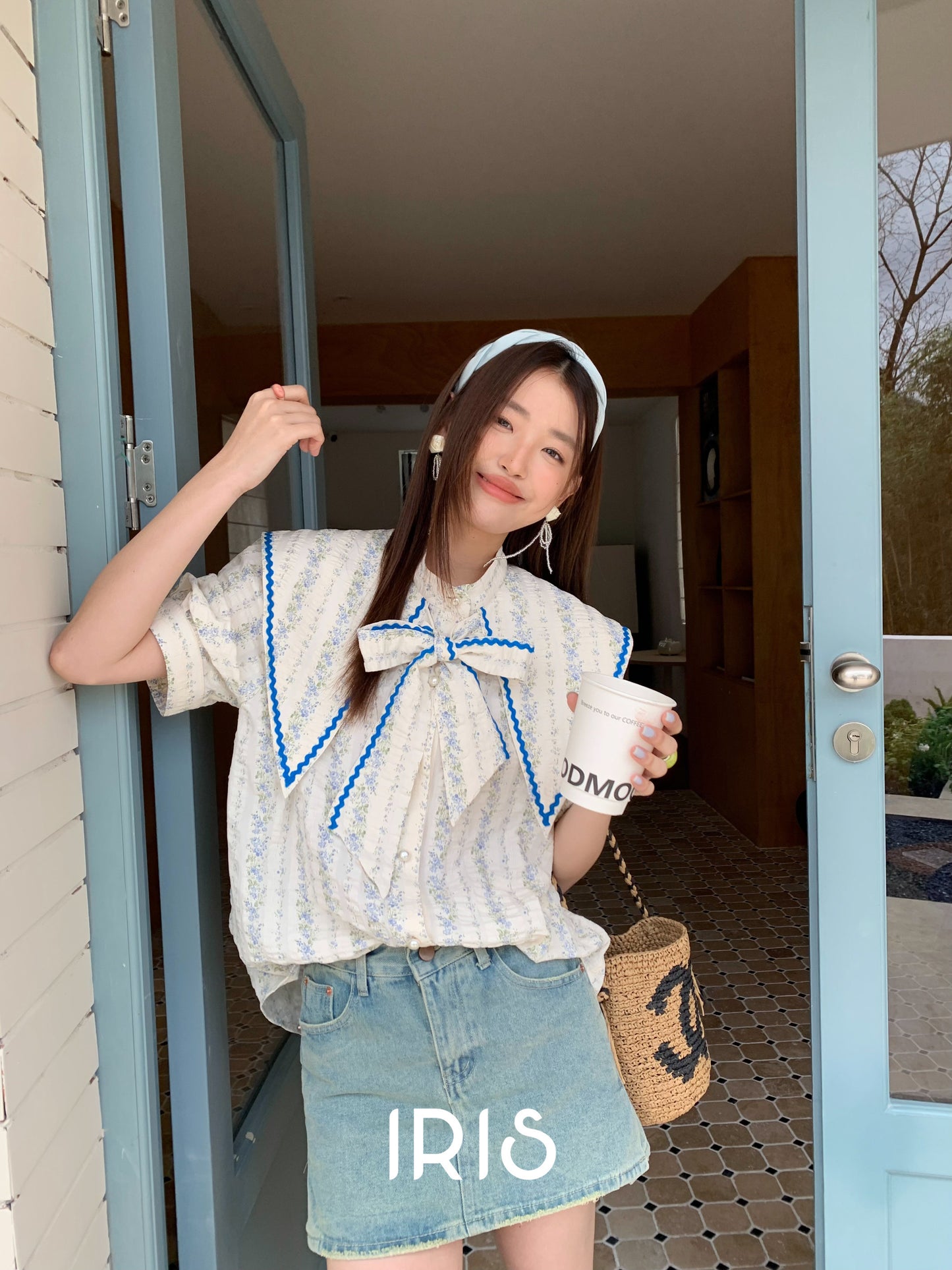 Lace Bow Collar Blouse – Vintage Large-Collar Top with Blue Trim