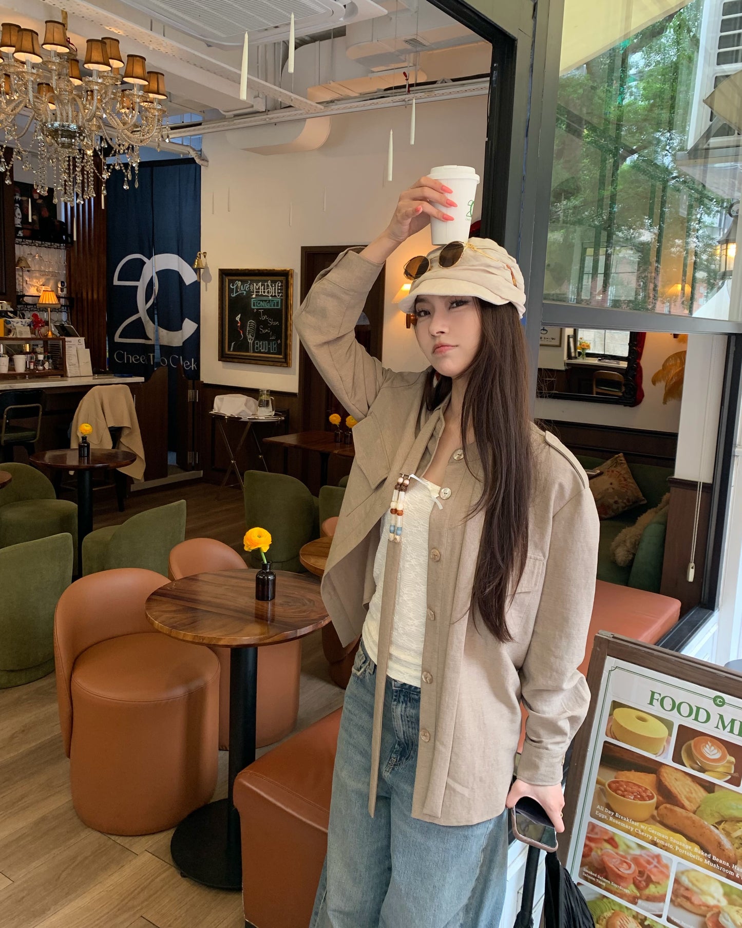 Vacation in HK |Sweet Girl Lace Base Layer Top & Soft cream layering shirt