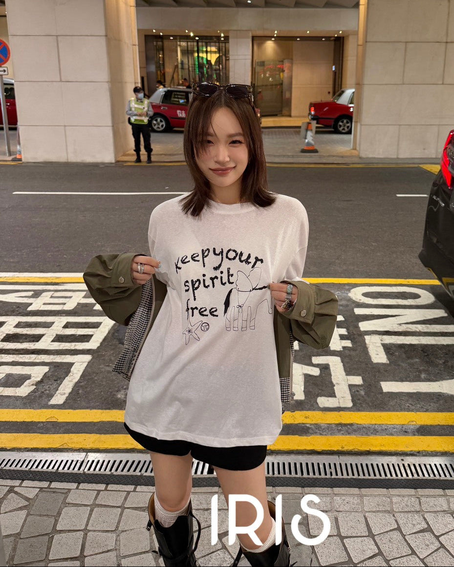Vacation in HK | Graphic Lettering Long-Sleeve Tee