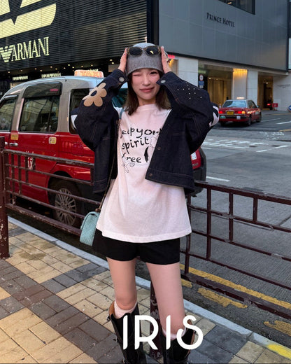 Vacation in HK | Graphic Lettering Long-Sleeve Tee