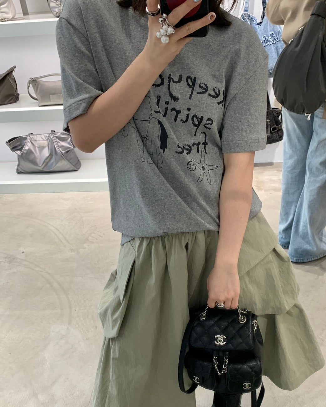 Vacation in HK |Graphic Lettering Short-Sleeve Tee in Grey