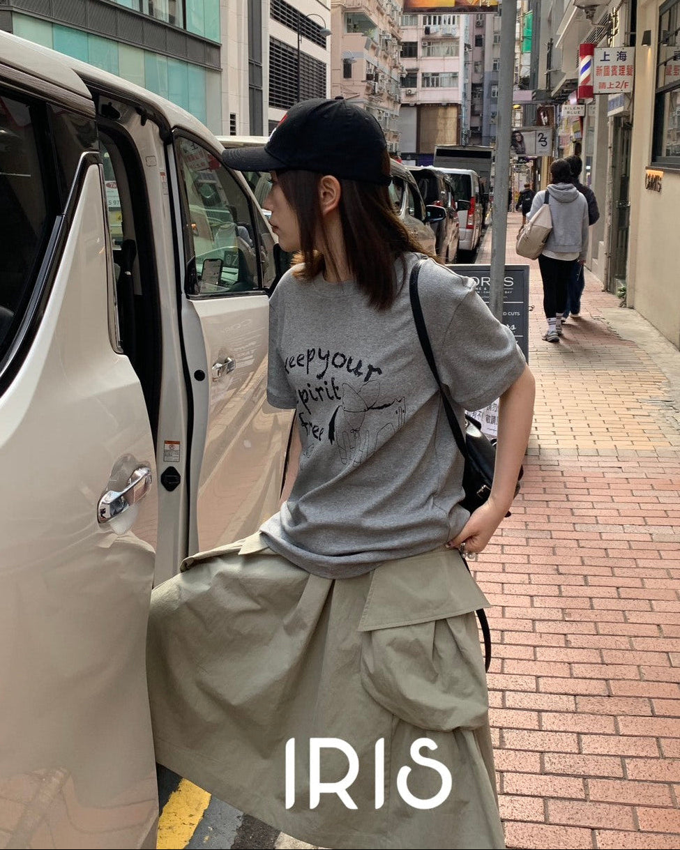 Vacation in HK |Graphic Lettering Short-Sleeve Tee in Grey