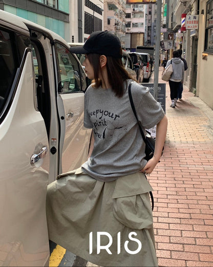 Vacation in HK |Graphic Lettering Short-Sleeve Tee in Grey
